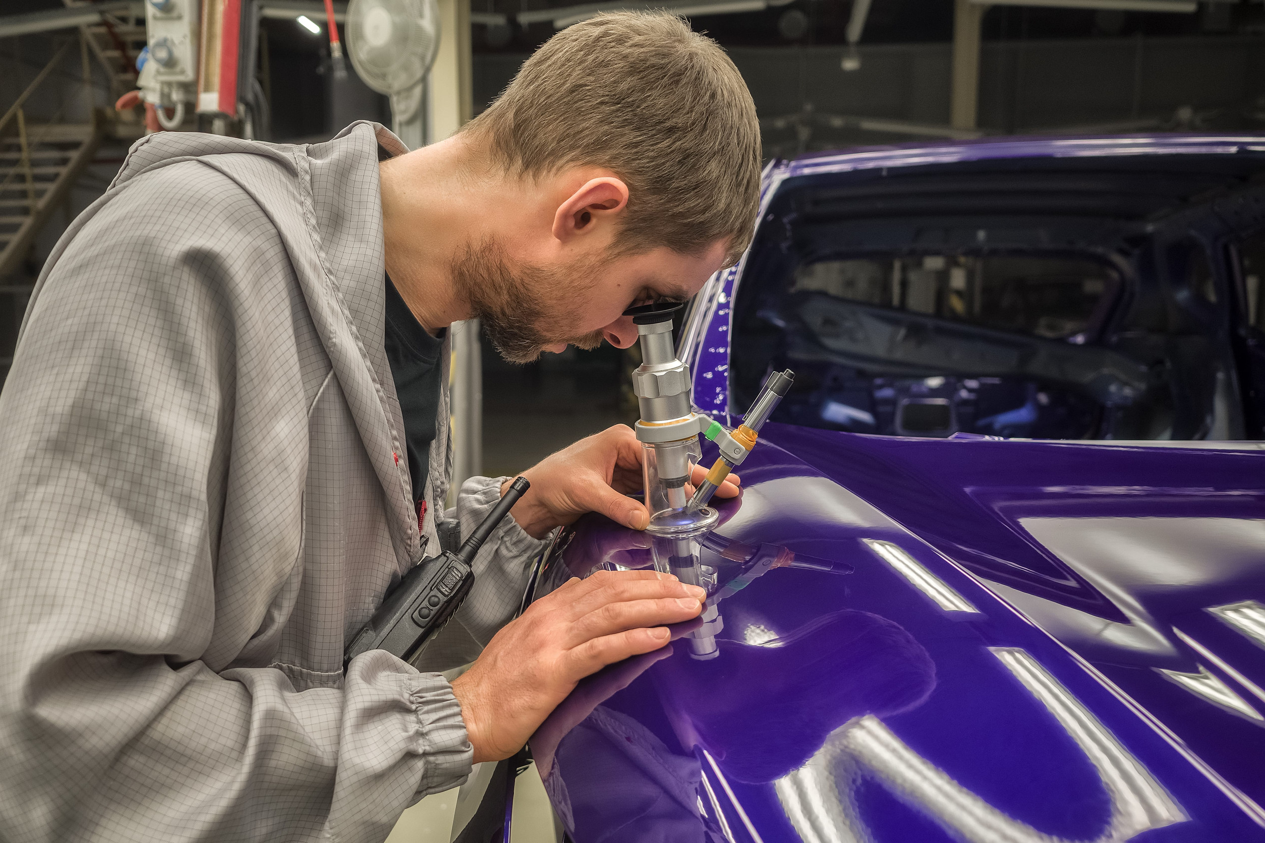 Preliačina na karosérii automobilu, pri ktorej môže neodborné použitie horúceho vzduchu poškodiť lak.